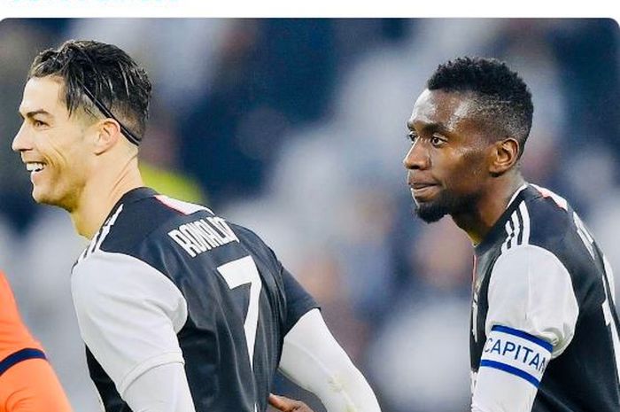 Megabintang Juventus, Cristiano Ronaldo, memberikan ban kapten Juventus kepada Blaise Matuidi dalam laga Liga Italia melawan Udinese di Stadion Allianz, Minggu (15/12/2019).