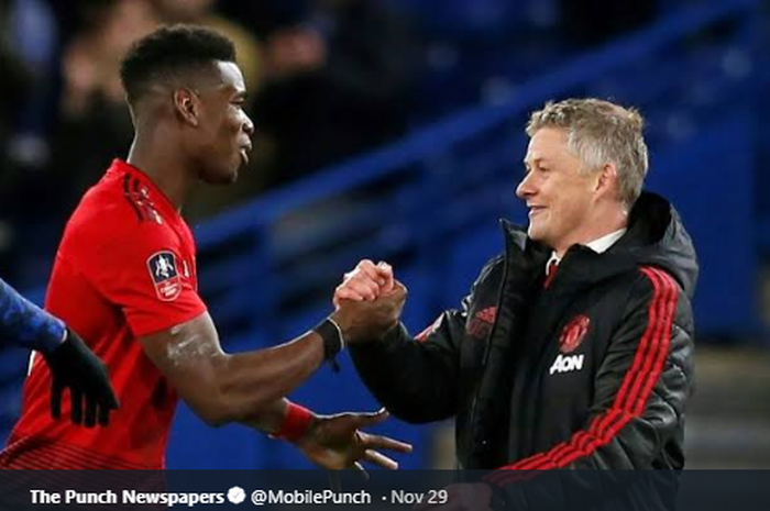 Gelandang Manchester United, Paul Pogba (Kiri) dan sang pelatih, Ole Gunnar Solskjaer.