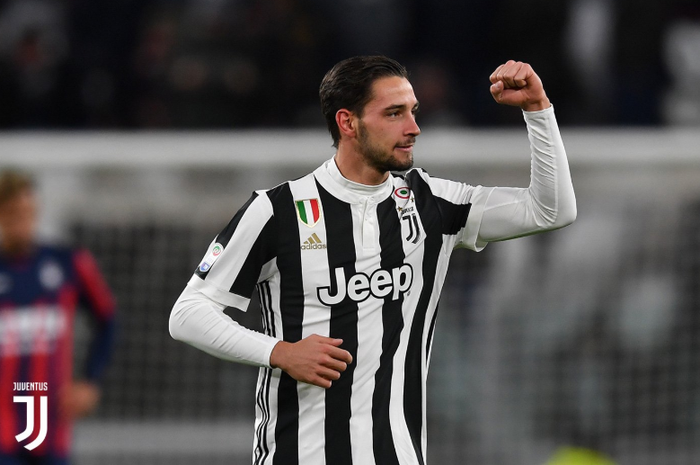 Bek sayap milik Juventus, Mattia de Sciglio.