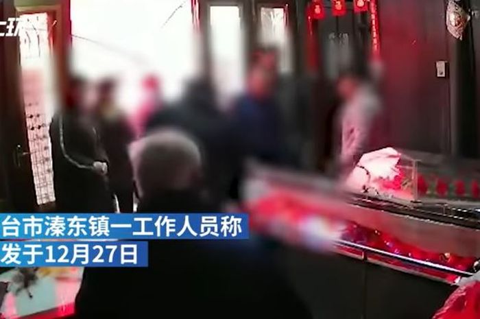 Seorang anak tega banting jasad ayah kandung