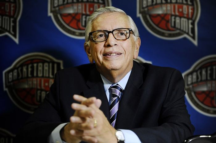 Eks Komisioner NBA, David Stern, meninggal dunia pada Rabu (1/1/2020) waktu Amerika Serikat dalam usia 77 tahun karena mengalami pendarahan otak sejak tiga pekan sebelumnya.