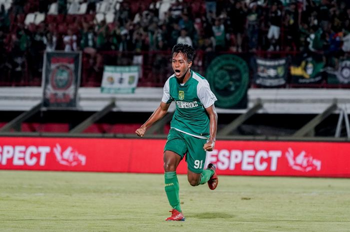 Selebrasi gol Mochamad Supriadi pada laga final Elite Pro Academy U-20 2019 yang berakhir dengan kemenangan untuk Persebaya.