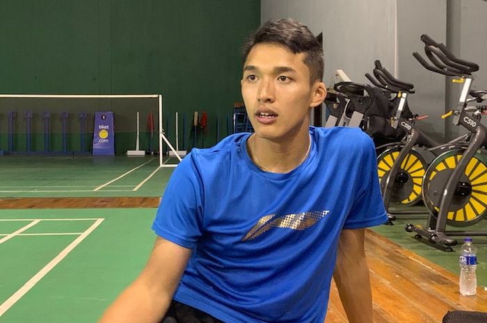 Pebulu tangkis tunggal putra Indonesia, Jonatan Christie, berbincang dengan BolaSport.com di Pelatnas PBSI, Jakarta, Jumat (3/1/2020)