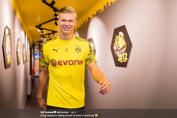 Erling Braut Haaland resmi berbaju Borussia Dortmund.