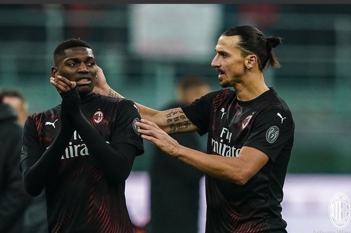 Rafael Leao dihibur oleh Zlatan Ibrahimovic.