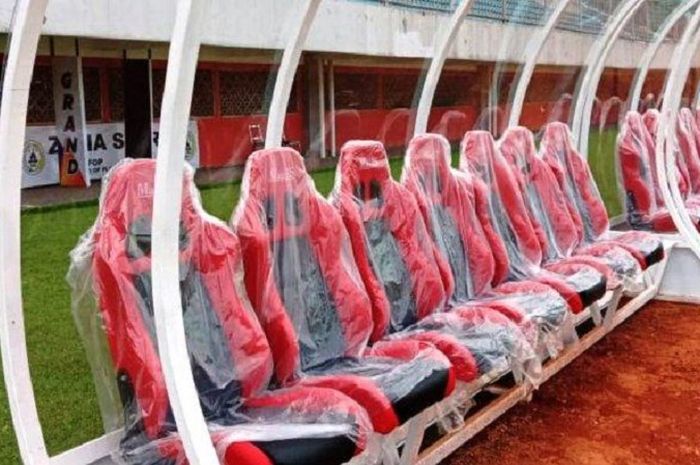 Penampakan kursi bench pemain di Stadion Maguwoharjo.