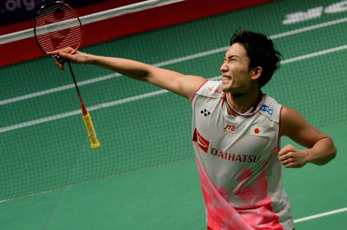 Pebulu tangkis tunggal putra nomor satu dunia asal Jepang, Kento Momota,  mengalami kecelakaan hebat di Jalan Tol.