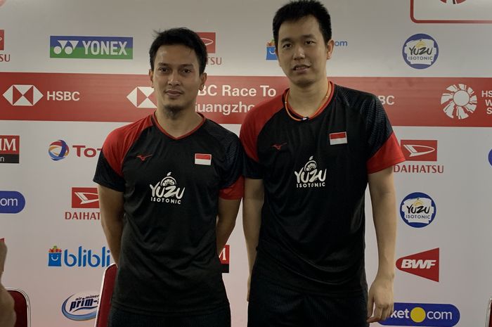 Ganda putra Indonesia, Mohammad Ahsan/Hendra Setiawan, berfoto usai konferensi pers Indonesia Masters 2020 di Istora Senayan, Jakarta, Rabu (15/1/2020).