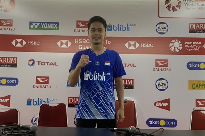 Pebulu tangkis tunggal putra Indonesia, Anthony Sinisuka Ginting, berfoto usai bertanding pada Indonesia Masters 2020 di Istora Senayan, Jakarta, Rabu (15/1/2020).