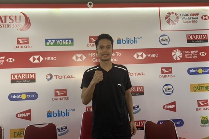 Pemain tunggal putra Indonesia, Anthony Sinisuka Ginting, berpose usai konferensi pers Indonesia Masters 2020 di Istora Senayan, Jakarta, Jumat (17/1/2020).