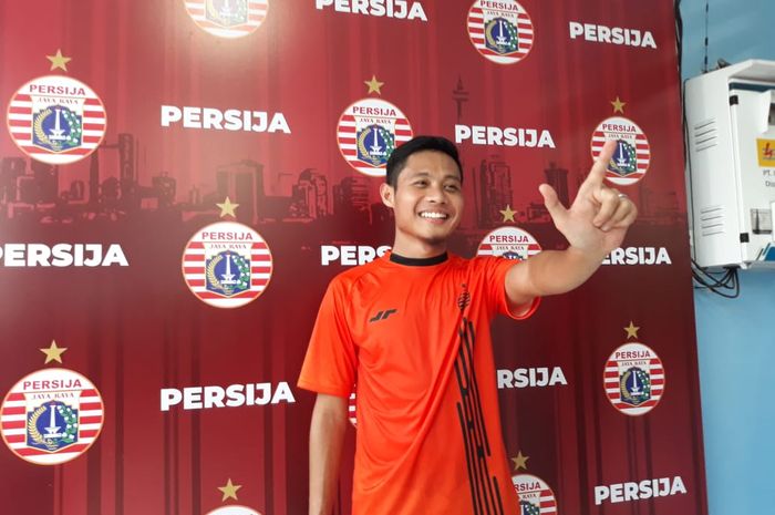 Gelandang Persija Jakarta, Evan Dimas, menjalani sesi latihan perdana di Lapangan Sutasoma, Halim, Jakarta Timur, Jumat (17/1/2020)