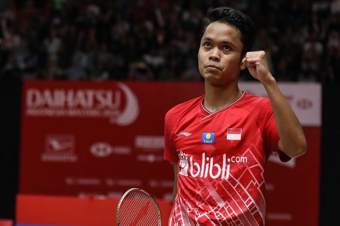 Pebulu tangkis tunggal putra Indonesia, Anthony Sinisuka Ginting, bereaksi pada laga semifinal Indonesia Masters 2020 di Istora Senayan, Jakarta, Sabtu (18/1/2020).