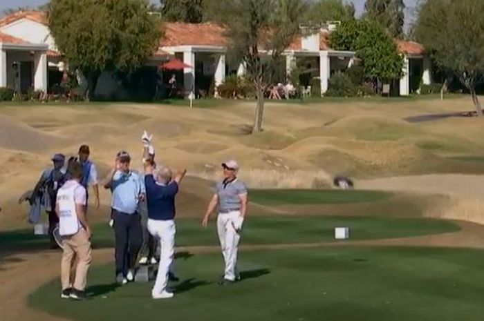 Pegolf bertangan satu, Laurent Hurtubise, mencetak hole-in-one dalam pertandingan antar pegolf amatir.