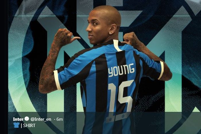 Ashley Young resmi berseragam Inter Milan.