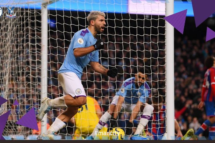 Sergio Aguero mencetak gol Manchester City ke gawang Crystal Palace di Etihad Stadium, Manchester, 18 Januari 2020.