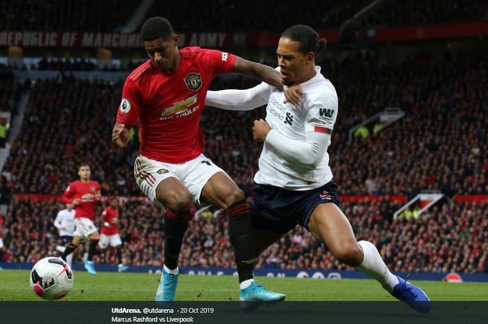 Duel antara Marcus Rashford dan Virgil van Dijk pada pertemuan perdana Manchester United dan Liverpool di Old Trafford pada Oktober 2019 lalu.