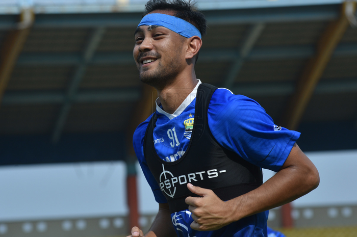 Gelandang asing Persib Bandung, Omid Nazari, saat mengikuti latihan tim pada gelaran Liga 1 2019.