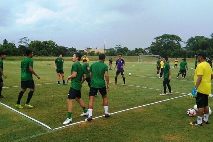 Suasana latihan perdana PSS Sleman di Lapangan Sepakbola Yogyakarta Independent School (YIS), Sleman, pada Selasa (21/1/2020).