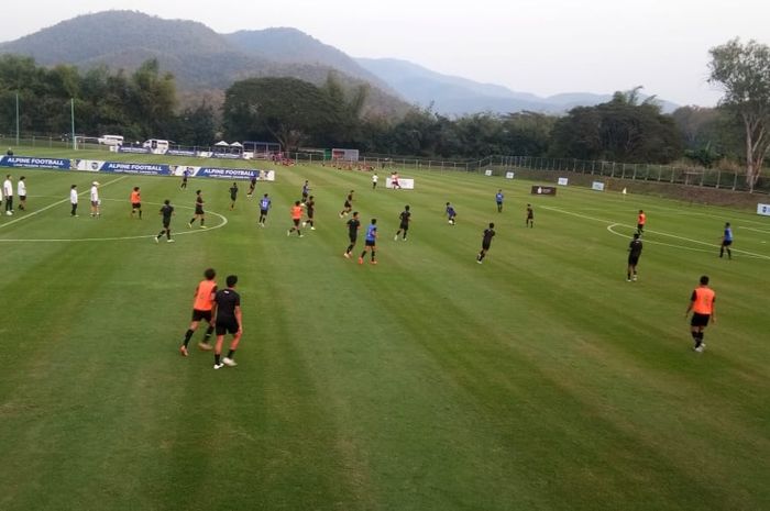 Suasana pemusatan latihan (TC) perdana timnas U-19 Indonesia di Alpine Football Camp Training, Chiang Mai, Thailand, pada Selasa (21/1/2020).