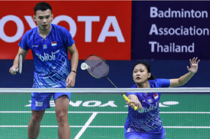 Pasangan ganda campuran Indonesia, Rinov Rivaldy/Pitha Haningtyas Mentari, saat beraksi keduanya di Thailand Masters 2020. 