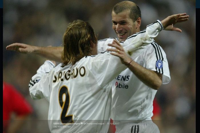 Zinedine Zidane (kanan) dan Michel Salgado saat memperkuat Real Madrid.