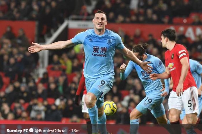 Striker Burnley, Chris Wood, merayakan gol yang dicetak ke gawang Manchester United dalam laga Liga Inggris di Stadion Old Trafford, Rabu (22/1/2020).