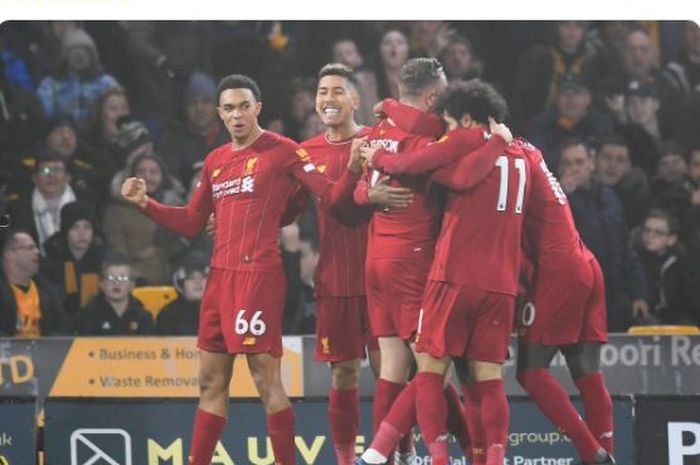 Para pemain Liverpool merayakan gol yang dicetak oleh Jordan Henderson dalam laga Liga Inggris melawan Wolverhampton Wanderers di Stadion Molineux, Kamis (23/1/2020).