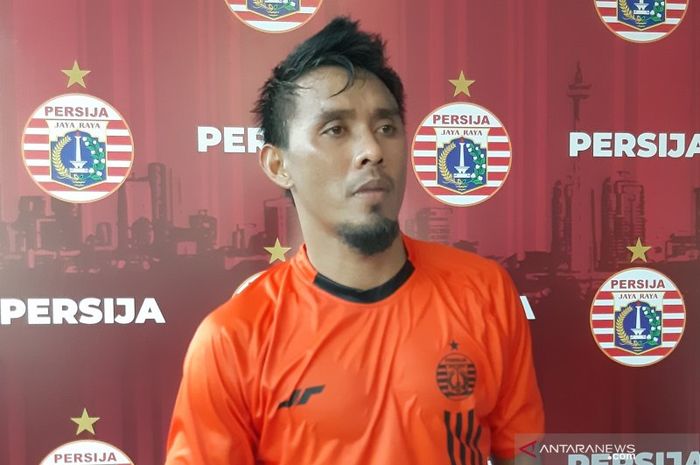 Bek Persija Jakarta Maman Abdurrahman memberikan keterangan kepada media usai berlatih di Lapangan PS AU TNI Angkatan Udara, Halim Perdanakusuma, Jakarta, Kamis (23/1/2020).