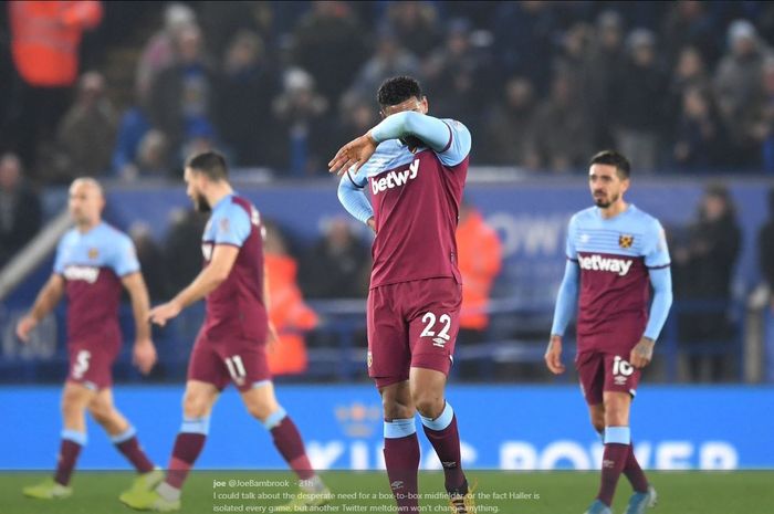 Reaksi penyerang West Ham United, Sebastien Haller, setelah timnya kebobolan gol lawan.