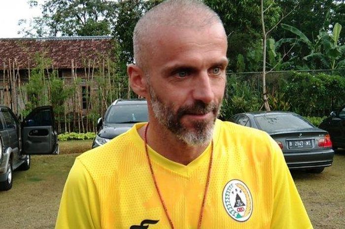 Pelatih baru PSS Sleman, Eduardo Perez.