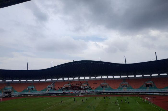 Suasana pertandingan PSM Makassar kontra Lalenok United dalam leg kedua play-off Piala AFC 2020 di Stadion Pakansari, Bogor, Rabu (29/1/2020).