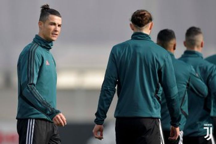 Megabintang Juventus, Cristiano Ronaldo (kiri).