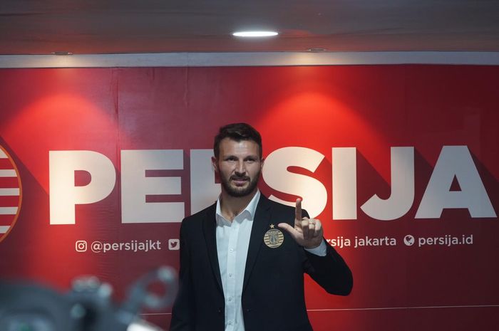 Bek asal Italia, Marco Motta, diperkenalkan sebagai pemain baru Persija, Senin (3/2/2020).