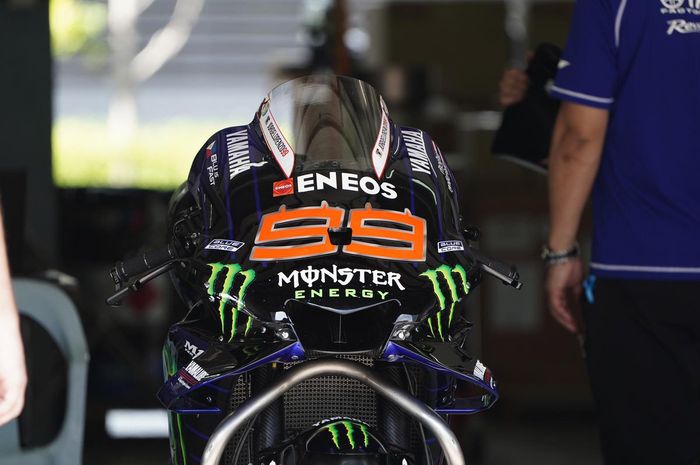 Motor Yamaha YZR-M1 bernomor 99 milik Jorge Lorenzo dipersiapkan dalam shakedown test MotoGP 2020 di Sirkuit Sepang, Malaysia, 3 Februari 2020.