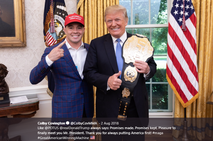 Pose Colby Covington bersama Presiden AS, Donald Trump.