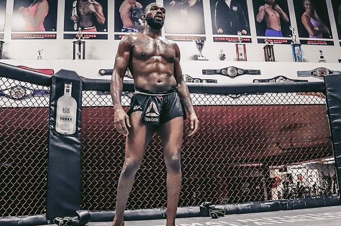 Petarung UFC, Jon Jones, saat latihan di kamp untuk pertandingan melawan Dominick Reyes pada ajang UFC 247 di Toyota Center, Houston, Texas, AS, Minggu (9/2/2020) itu WIB. Jones berambisi menang atas Reyes demi mempertahankan rekor kemenangan dan sabuk juara kelas berat ringan. 