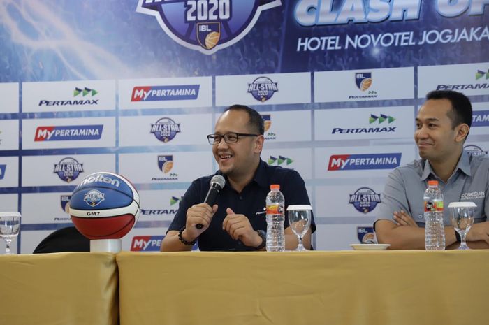 Vice President Retail Marketing PT Pertamina (Persero), Arifun Dahlia, berbicara pada konferensi pers IBL Pertamax All Star 2020