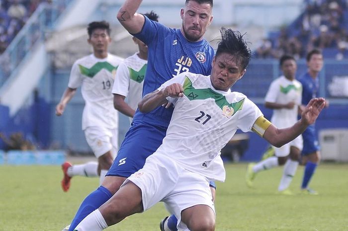 Jonathan Bauman dalam laga uji coba melawan Semeru FC di Stadion Kanjuruhan, Malang, Rabu (5/2/2020).