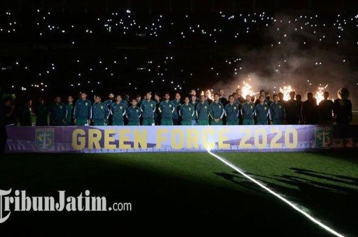 Persebaya Surabaya memperkenalkan seluruh pemainnya dalam laga persahabatan kontra Sabah FA di Stadion Gelora Bung Tomo, Surabaya, Sabtu (8/2/2020).