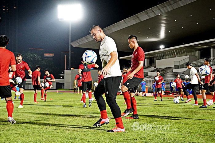 Para pemain timnas Indonesia berlatih dalam TC hari Jumat (14/2/2020) di Stadion Madya Senayan.