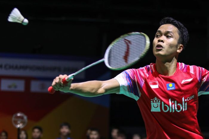 Pebulu tangkis tunggal putra Indonesia, Anthony Sinisuka Ginting, saat bertanding melawan wakil Malaysia, Lee Zii Jia, pada final Kejuaraan Beregu Asia 2020 di Rizal Memorial Coliseum, Manila, Filipina, Minggu (16/2/2020).