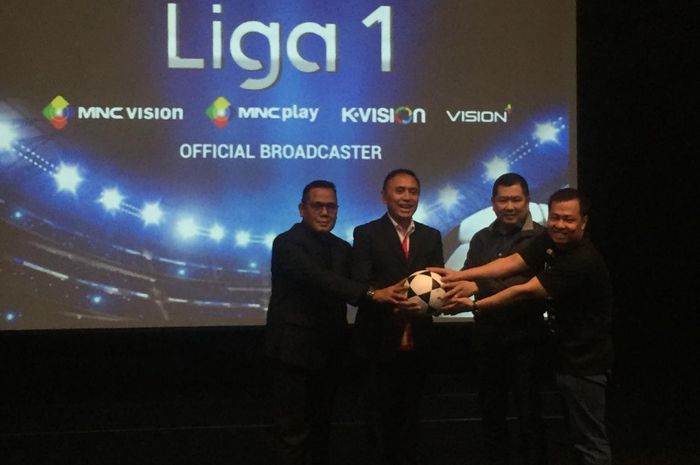 Caption: PSSI, PT LIB, dan MNC Group meresmikan hak siar Liga 1 dan Liga 2 di INews Tower, Kebon Sirih, Jakarta Pusat, Senin (17/2/2020).