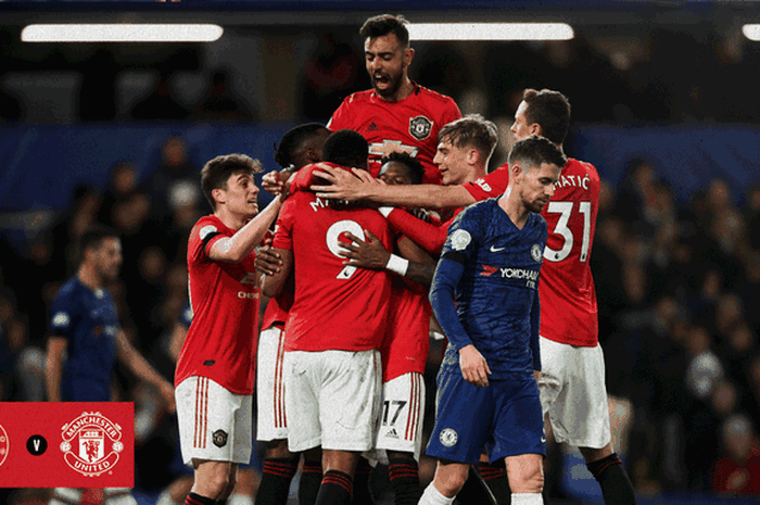 Para pemain Manchester United merayakan gol yang dicetak oleh Harry Maguire dalam laga Liga Inggris kontra Chelsea di Stadion Stamford Bridge, Minggu (17/2/2020).