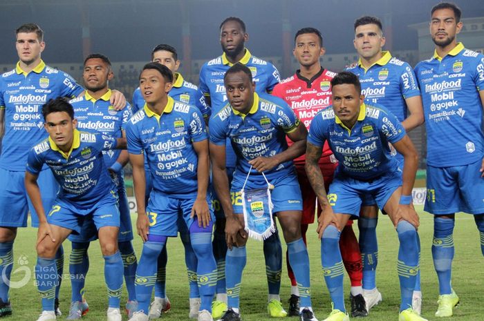 Skuat Persib Bandung saat menjalani uji coba pramusim Liga 1 2020 di Stadion Si Jalak Harupat, Bandung.