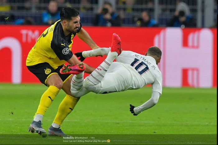 Neymar dijatuhkan Emre Can dalam partai Liga Champions antara Borussia Dortmund vs PSG di Signal Iduna Park, 18 Februari 2020.