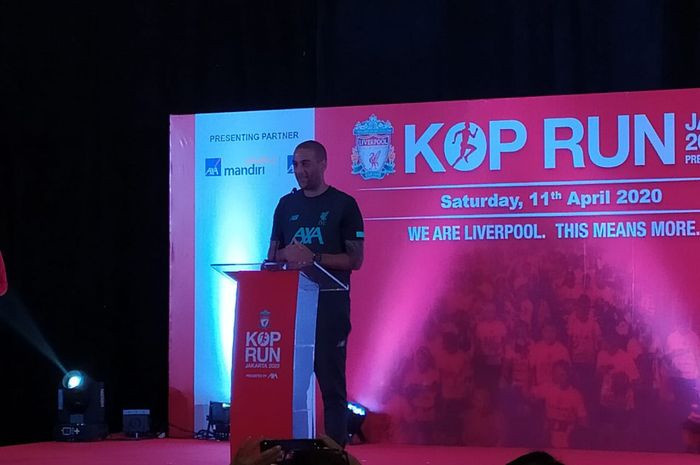 Legenda Liverpool, Phil Babb, memberikan sambutan dalam acara peresmian Kop Run presented by AXA di Westin Hotel, Jakarta, 20 Februari 2020.