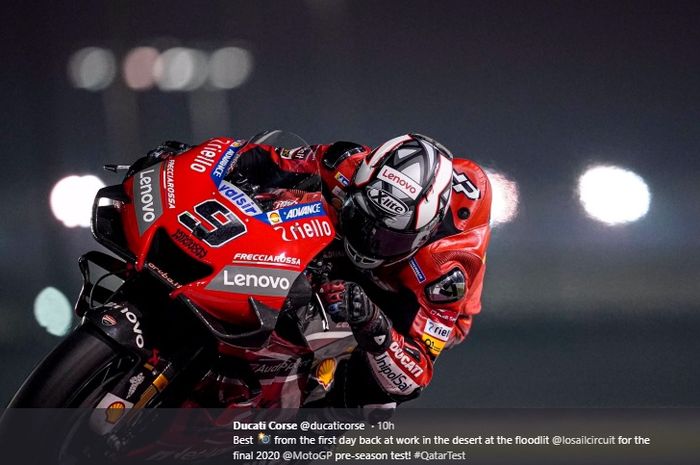 Aksi pembalap Ducati, Danilo Petrucci, saat tes pramusim MotoGP 2020 di Sirkuit Losail, Qatar, 22 Februari 2020.