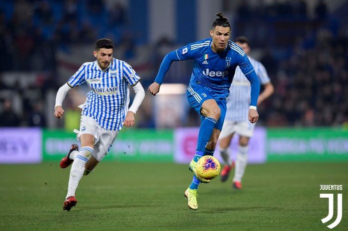 Megabintang Juventus, Cristiano Ronaldo, beraksi dalam laga Liga Italia kontra SPAL di Stadion Paolo Mazza, Sabtu (22/2/2020).