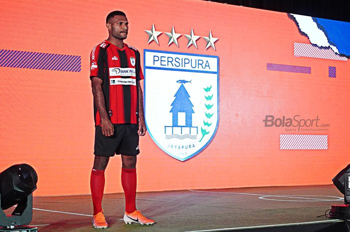 Kostum Persipura di Liga 1 2020.