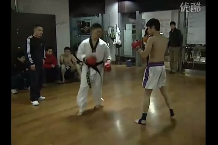 Taekwondo Vs Muay Thai siapa yang menang?!